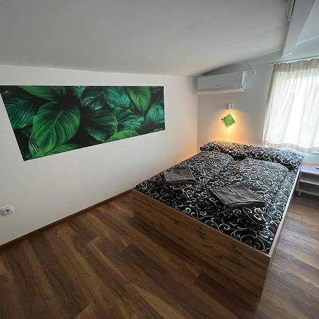 The Rainbow 7 Apartment Sofia Bagian luar foto