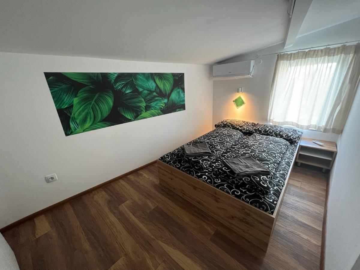 The Rainbow 7 Apartment Sofia Bagian luar foto